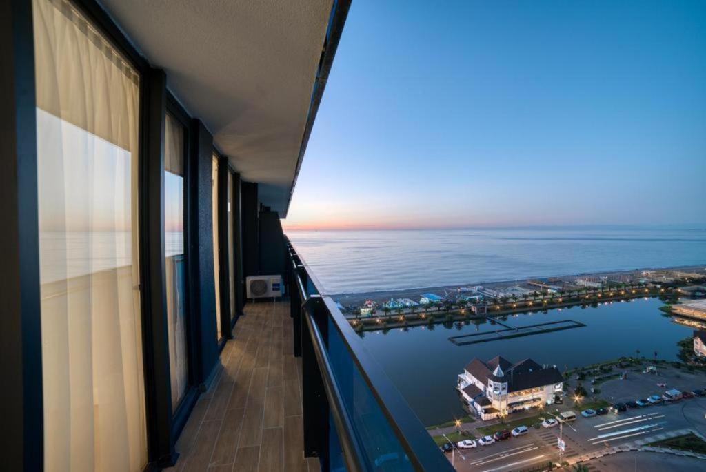 Orbi City In Batumi Esterno foto